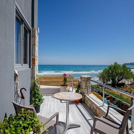 أليكيس Golden Dolphin Studios & Apartments المظهر الخارجي الصورة