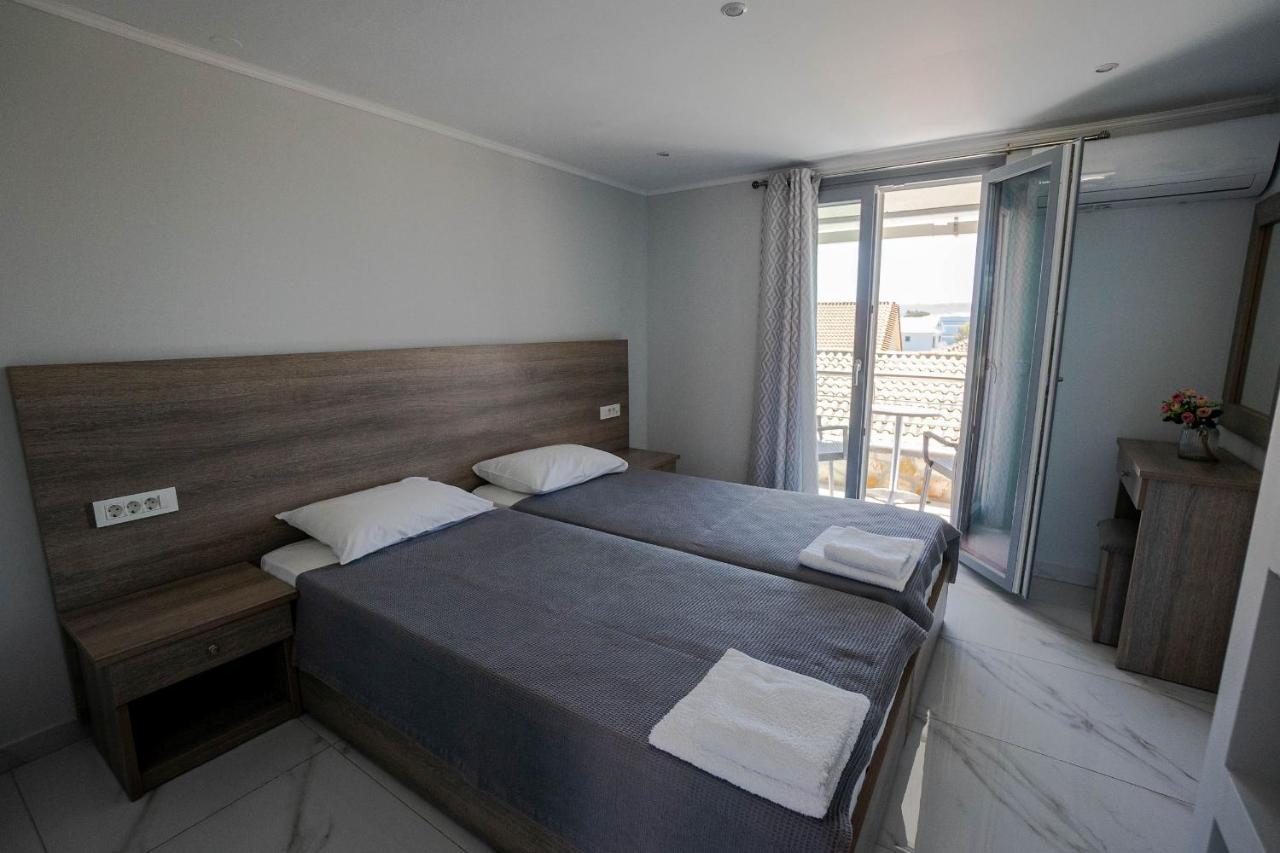 أليكيس Golden Dolphin Studios & Apartments المظهر الخارجي الصورة