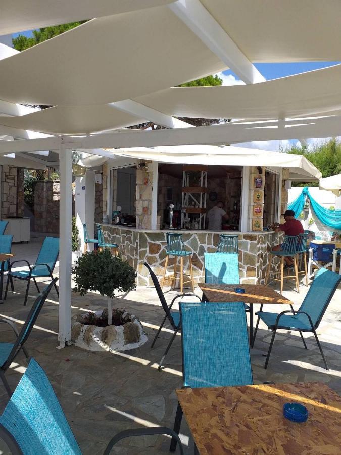 أليكيس Golden Dolphin Studios & Apartments المظهر الخارجي الصورة