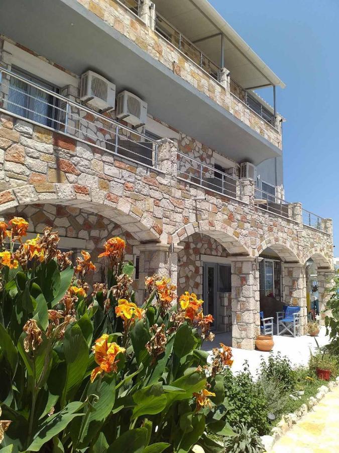 أليكيس Golden Dolphin Studios & Apartments المظهر الخارجي الصورة