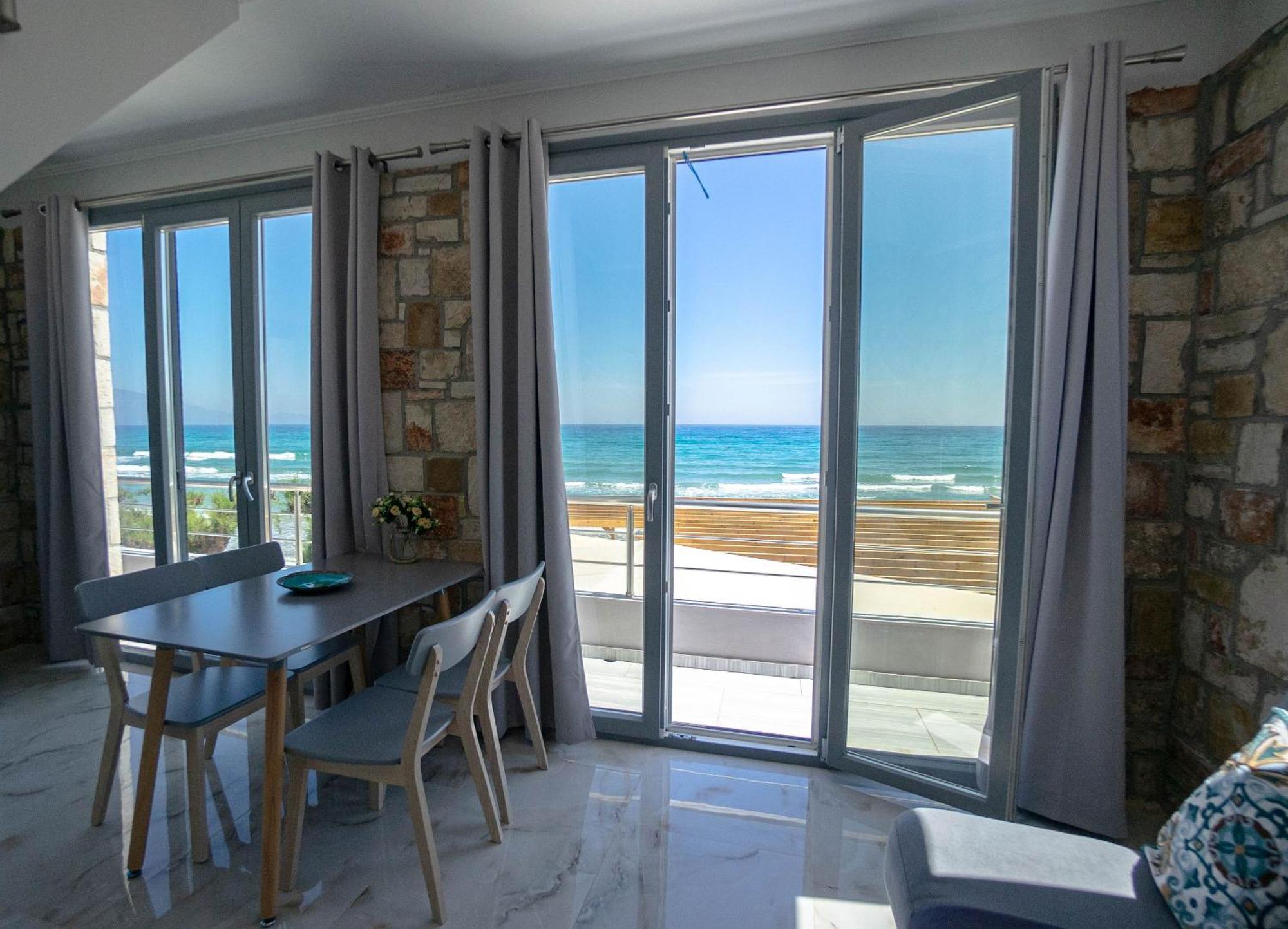 أليكيس Golden Dolphin Studios & Apartments الغرفة الصورة
